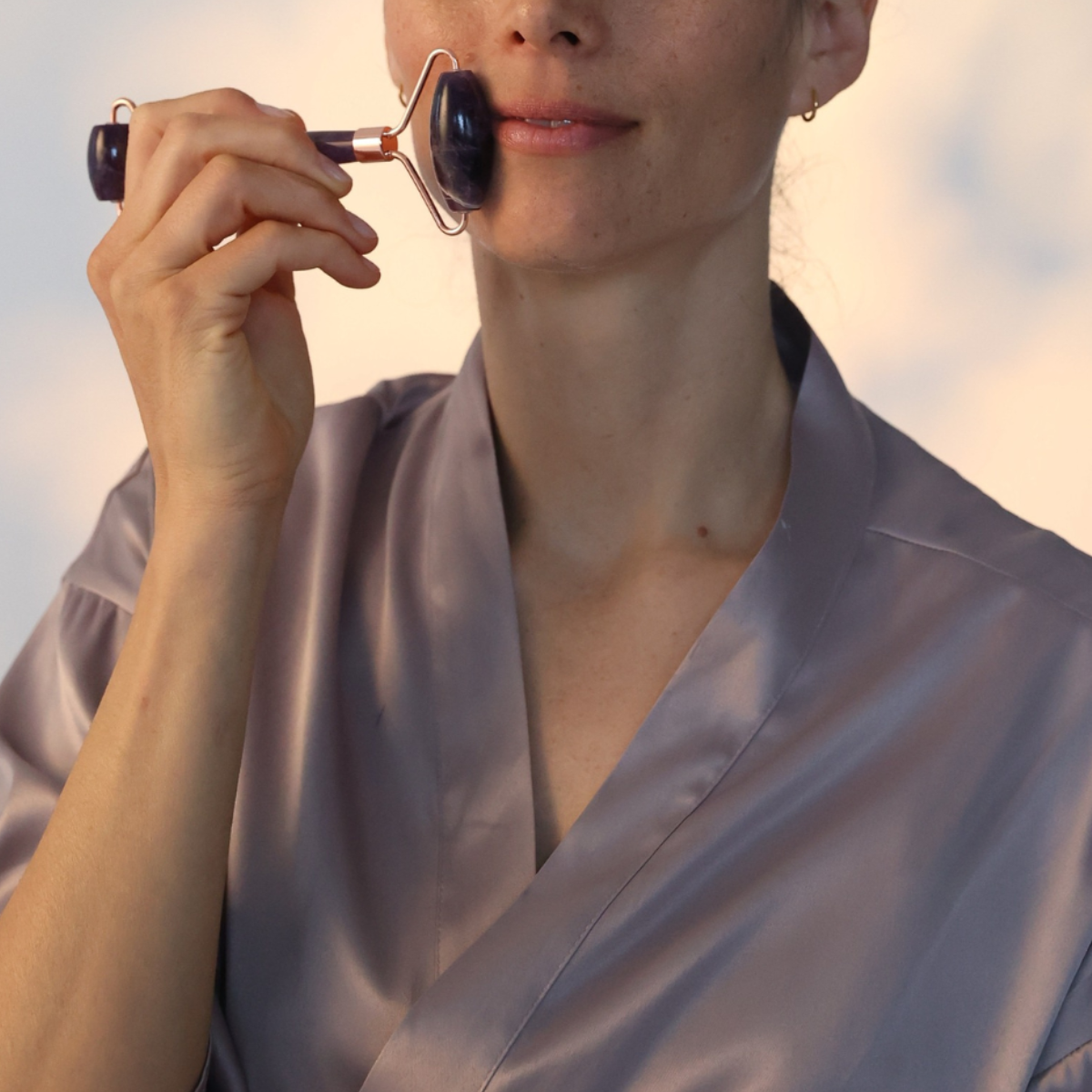 Amethyst Facial Roller aus Amethyst für Gesichtsmassage und Pflegerituale