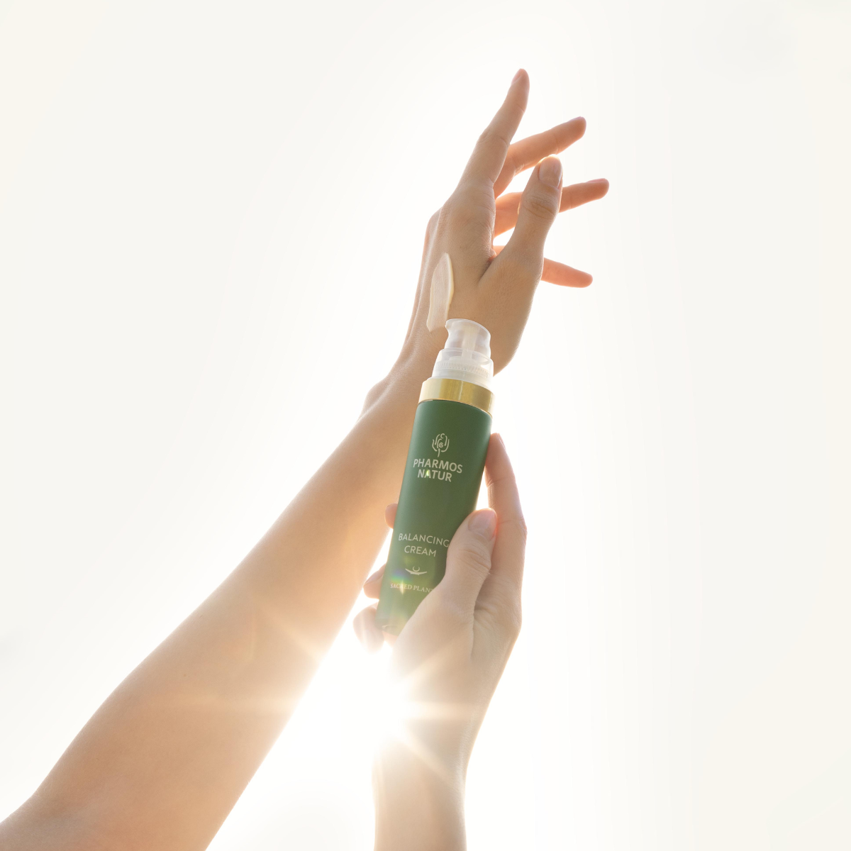 Textur Feuchtigkeitsspendende Gesichtscreme mit Bio Aloe Vera für natürliche Hautbalance.