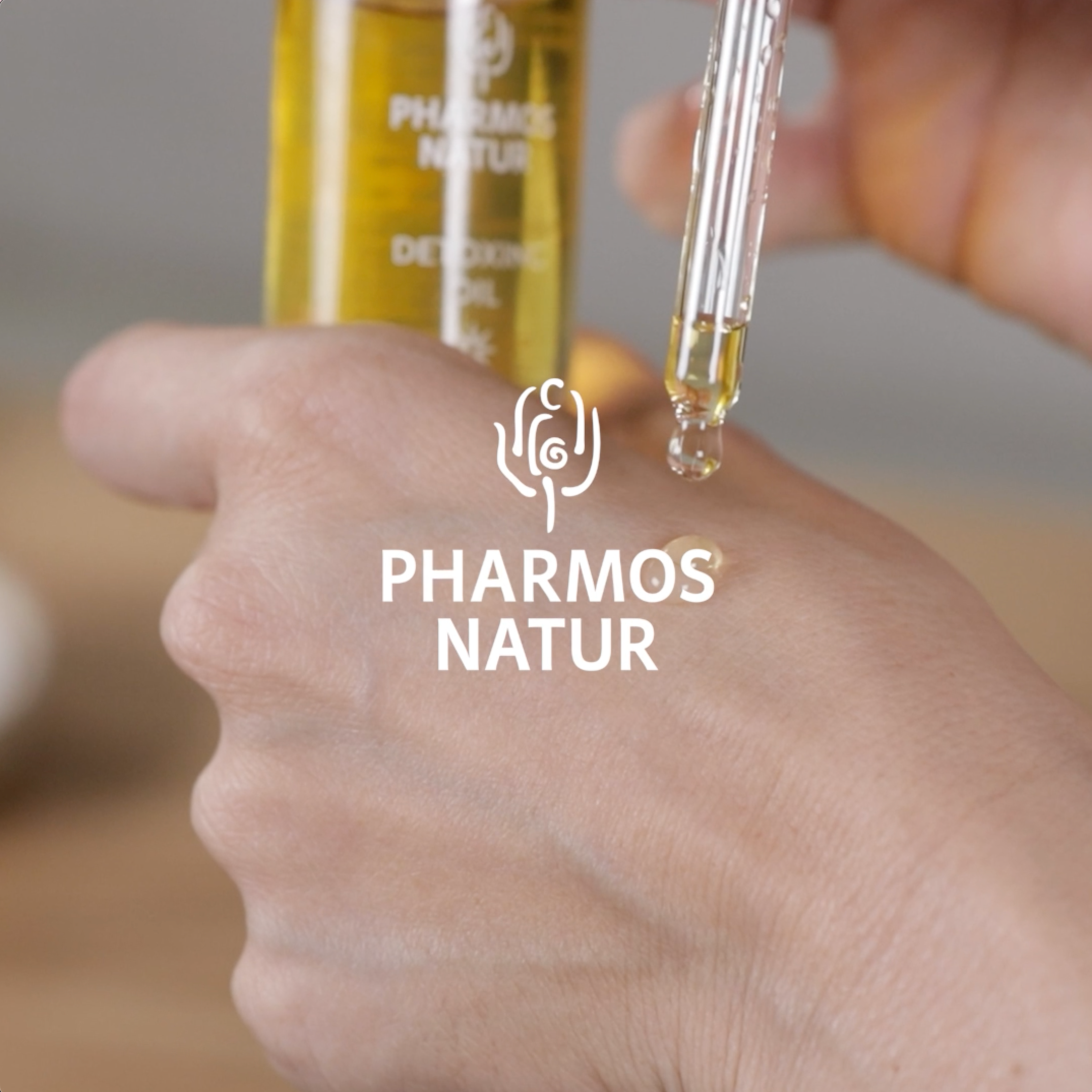 Erklärvideo zu Detoxing Body Oil durch Stefanie Seidl Trainer bei Pharmos Natur