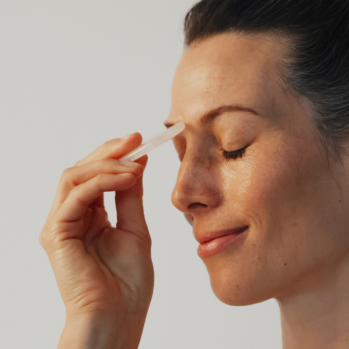 Clear Crystal Quartz Gua Sha aus Bergkristall für Gesichtsmassage und Pflegerituale