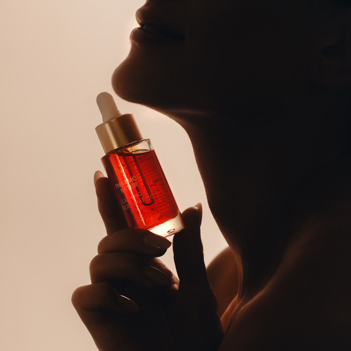 Calming & Regenerating Elixir Gesichtsöl mit Schwarzem Sesam Ursamenöl, Johanniskrautöl und Arganöl für die tägliche Gesichtspflege