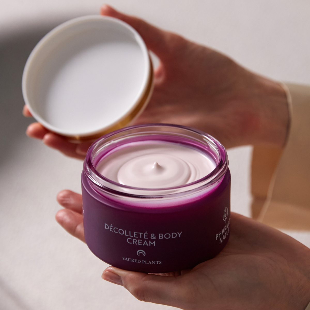 Décolleté & Body Cream Körpercreme mit Bio Aloe Vera, Kakaobutter und Mandelöl für die tägliche Körperpflege