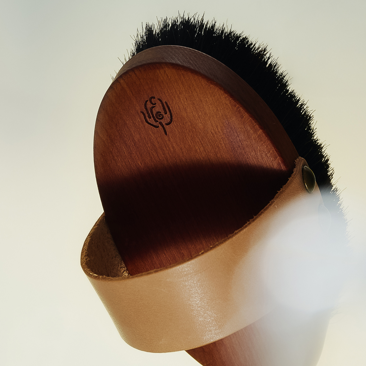 Energizing Body Brush Trockenbürste mit Natur- und Kupferborsten für die Körperpflege