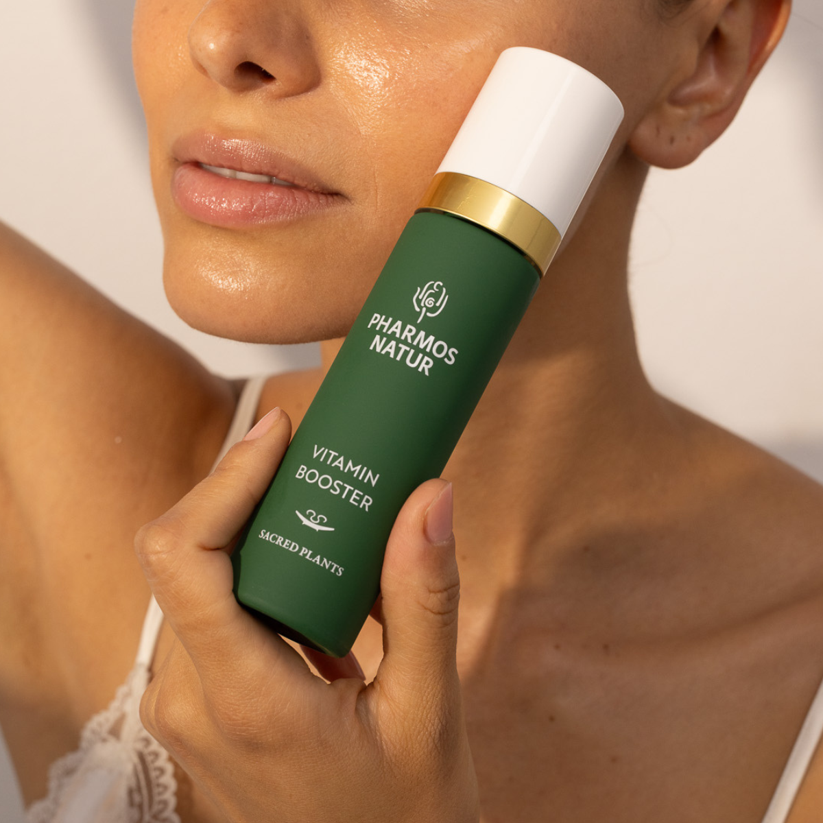 Vitamin Booster Gesichtsserum mit Bio Aloe Vera, Vitamin C, Vitamin E und Klettensamenöl für intensive Feuchtigkeitspflege
