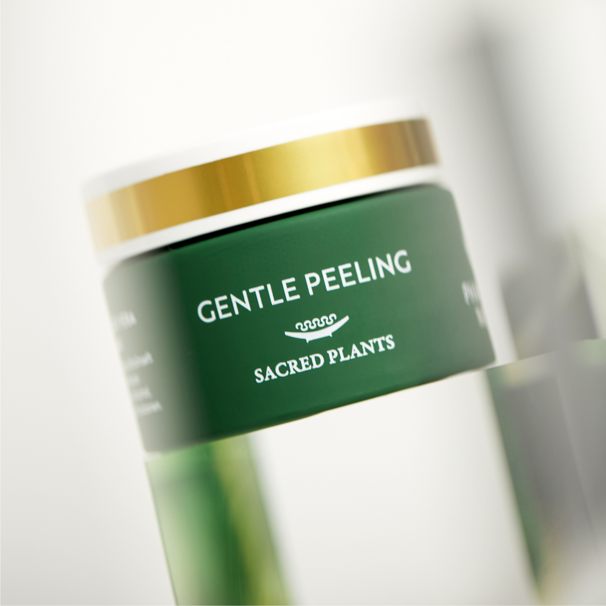 Gentle Peeling Gesichtspeeling mit Bio Aloe Vera und natürlichen Peelingkörpern.