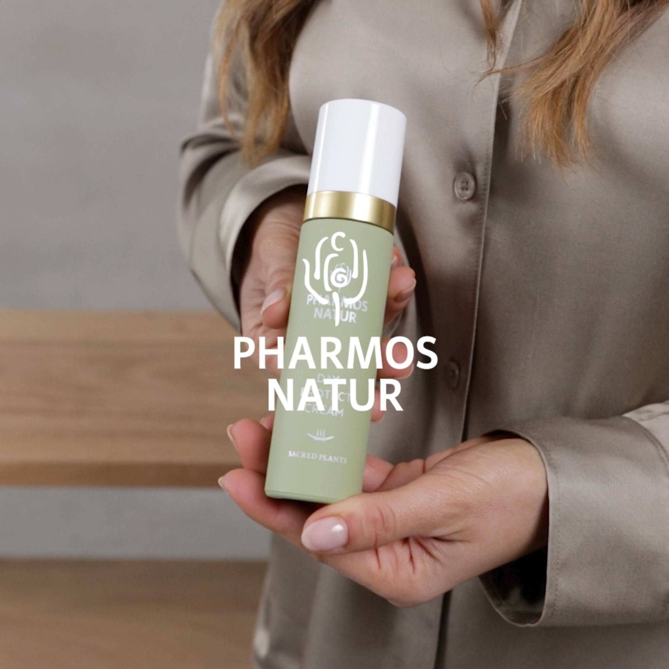 Erklärvideo zur Day Protect Cream von Stefanie Seidl Trainer bei Pharmos Natur Academy 