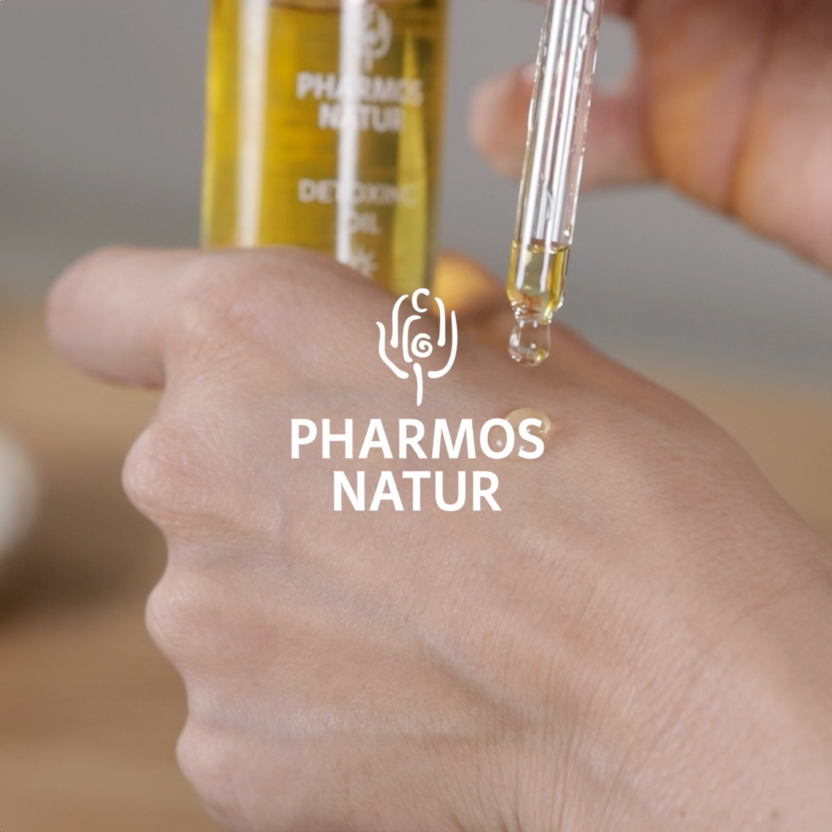 Erklärvideo zu Detoxing Body Oil durch Stefanie Seidl Trainer bei Pharmos Natur