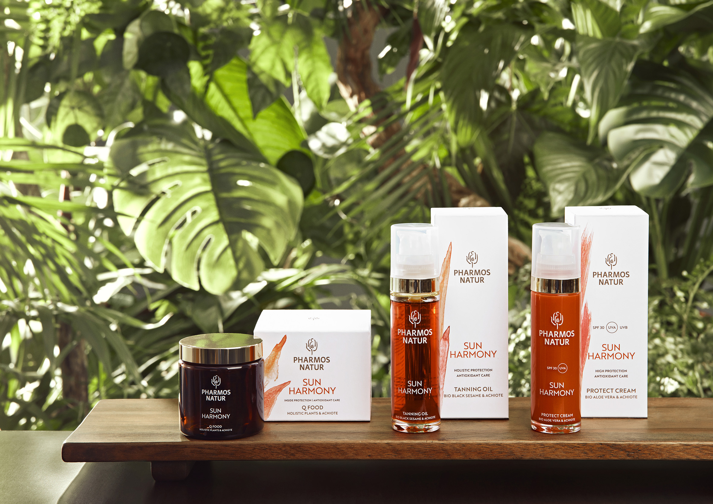 Produktlinie Sun Harmony vor grünen Blättern